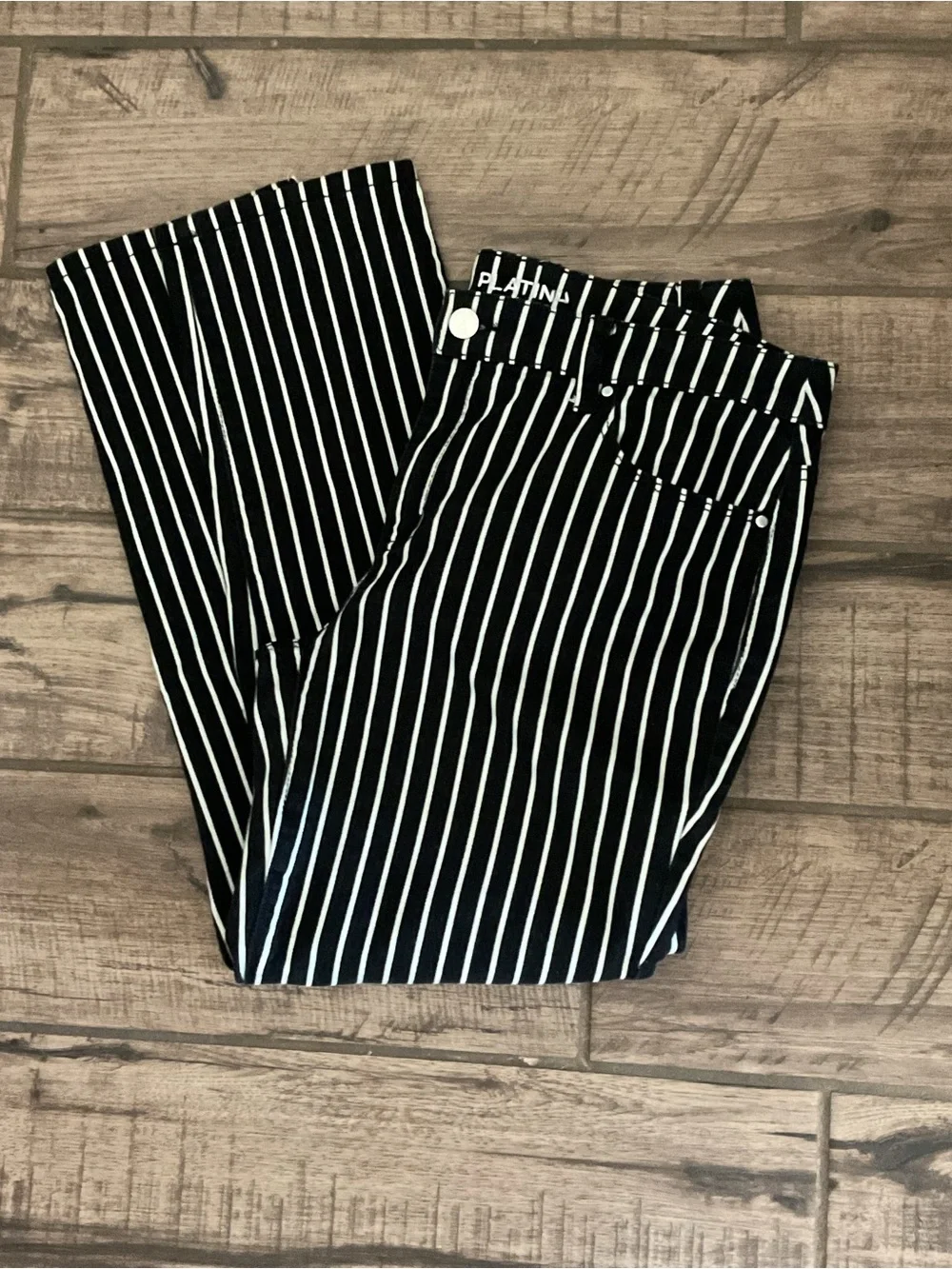 Chico’s Platinum Black and White Striped Denim Ankle Jeans Size .5 Reg 6 - Picture 4 of 12